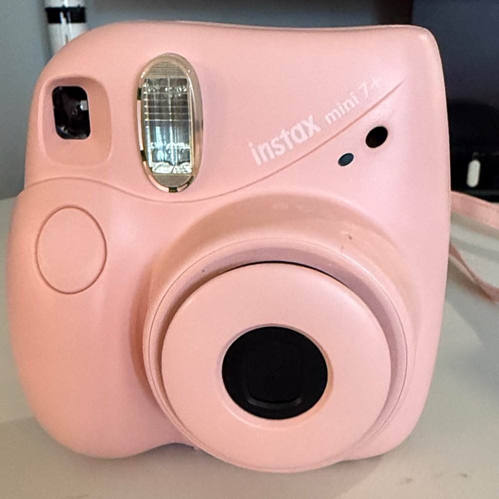 Instax Mini 7+ Blush Pink Instant Camera with Case - Picture 2 of 4